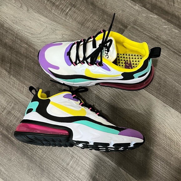 Women Nike Air Max 270 React - Picture 3 of 8